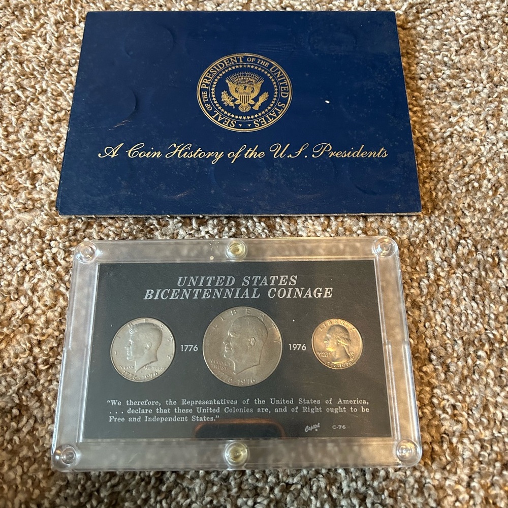 United States Bicentennial Coinage Set - Navy Blue Folder